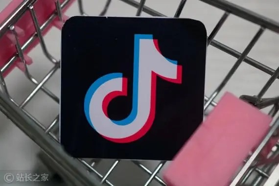 你认为可以和抖音上面的陌生人交往吗？为什么？